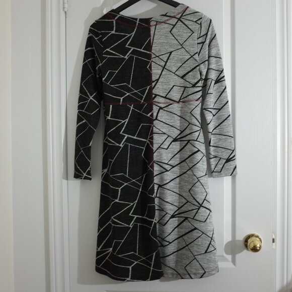 COPY - Artex Fashion geometric contrast dress made in Canada size M - Picture 8 of 9